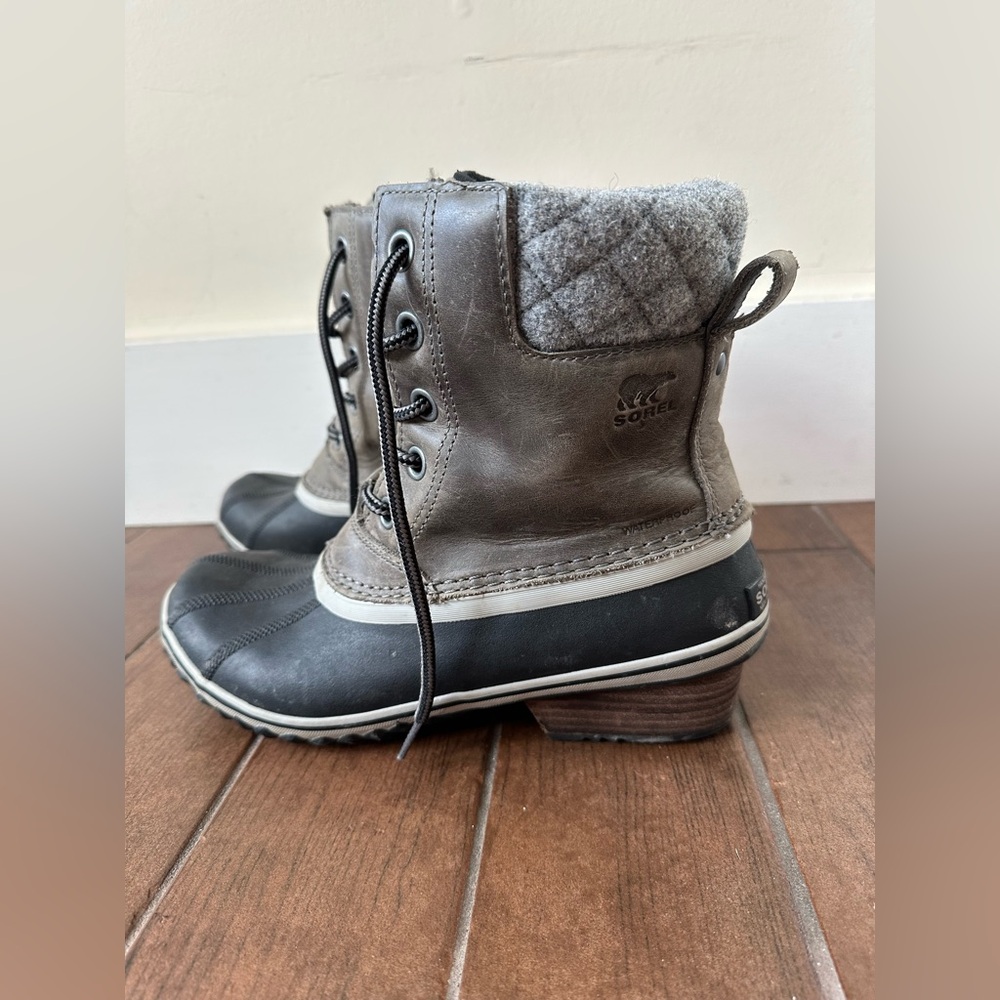 Sorel Women's Slimpack II Lace Boots gray and black size 9